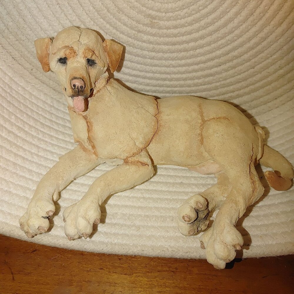 A Breed Apart 70032 Yellow Labrador Retriever Figurine 2002 Country Artists Ltd